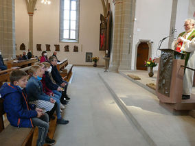 Vorstellung der Kommunionkinder in St. Crescentius (Foto: Karl-Franz Thiede)